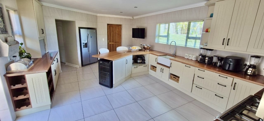 5 Bedroom Property for Sale in Summerstrand Eastern Cape